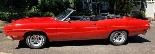 1970 Ford Galaxie (Red/Black)