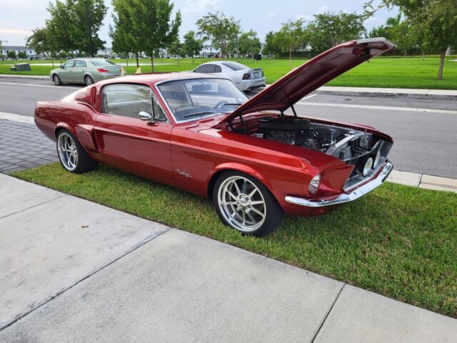 1967 Ford Mustang (Red/Gray)