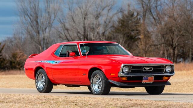 1972 Ford Mustang (Red/Black)