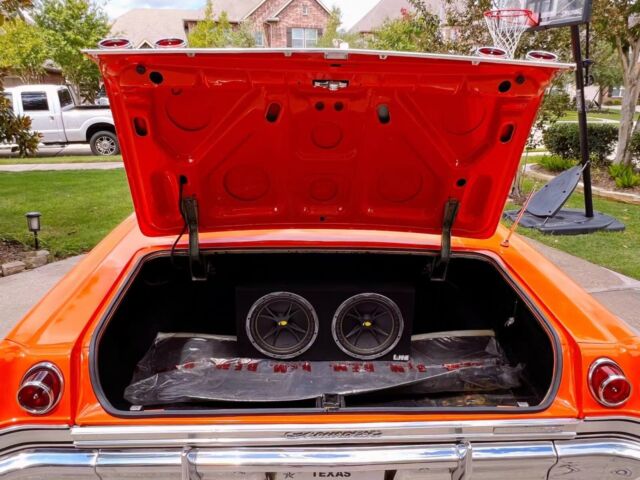 1965 Chevrolet Impala (Orange/Black)