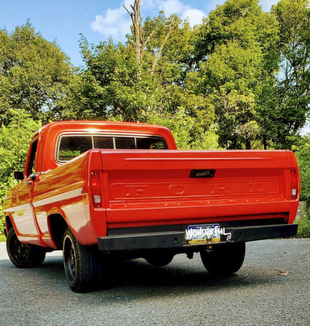 1967 Ford F-100 (Red/Black)