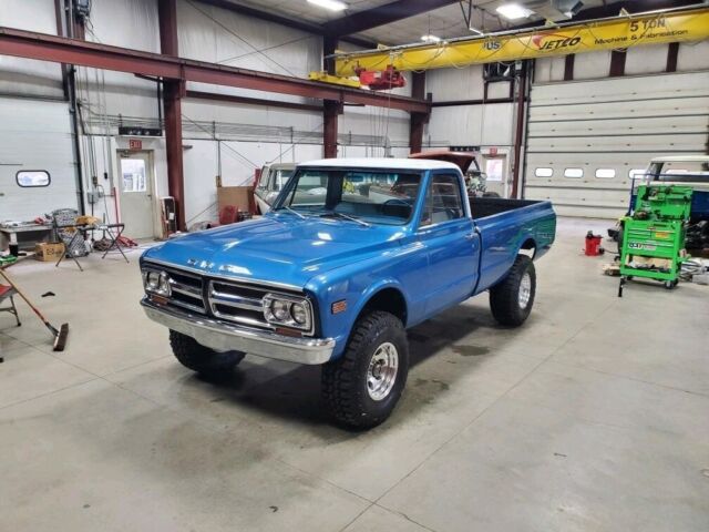 1968 GMC k20 (Blue/Black)