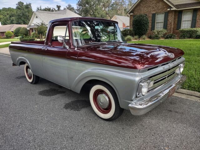 1962 Ford F100 Unibody Shortbed (Red/Black)