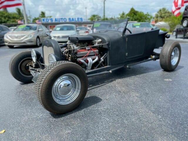 1926 Ford Roadster (Black/Red)