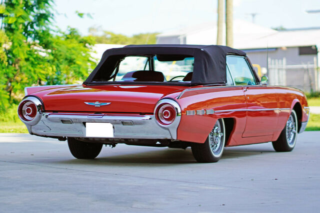 1962 Ford Thunderbird (Red/Black)