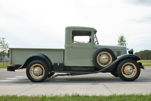 1934 Ford Model B (Bavarian Grey/Black)
