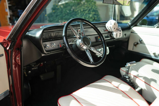 1965 Oldsmobile Cutlass (Red/White)