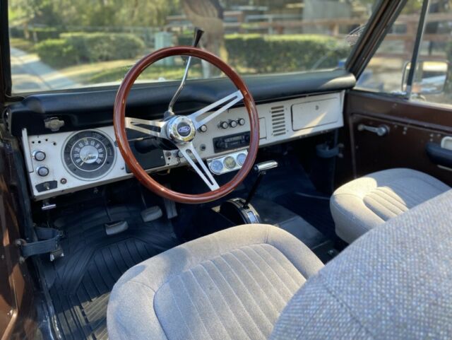 1968 Ford Bronco (Brown/Black)