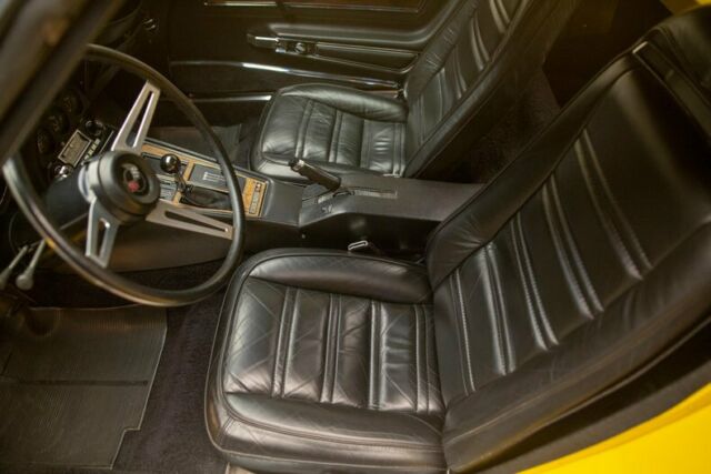 1972 Chevrolet Corvette (Yellow/Black)