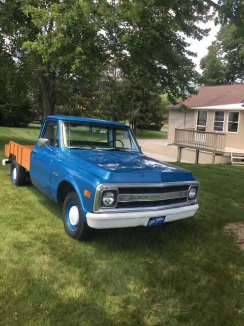 1970 Chevrolet C-10 (Blue/Red and White)