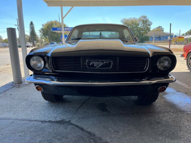 1966 Ford Mustang 4.7 (Black/Yellow)