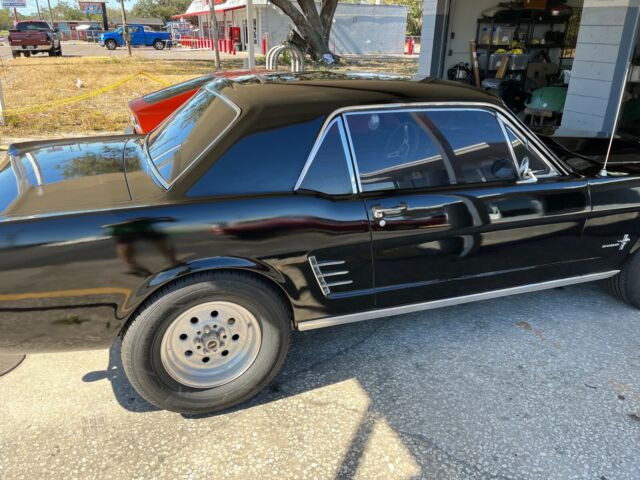 1966 Ford Mustang 4.7 (Black/Yellow)