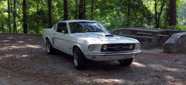 1967 Ford Mustang (White/Brown)