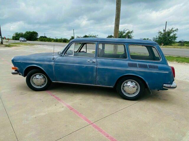 1971 Volkswagen Squareback (Blue/Black)