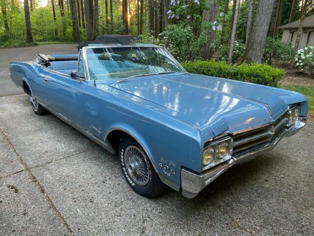 1965 Oldsmobile Starfire (Blue/Blue)