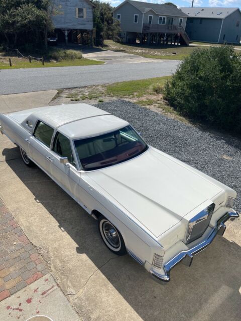 1979 Lincoln Continental Town Car (White/Red)