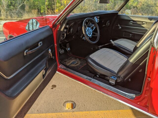 1968 Chevrolet Camaro SS (Red/Black)