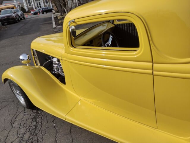 1934 Ford Coupe (Blue/Black)