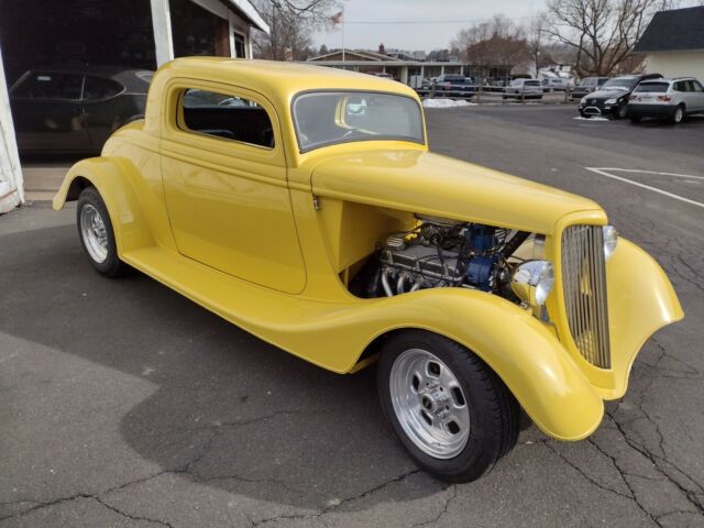 1934 Ford Coupe (Blue/Black)
