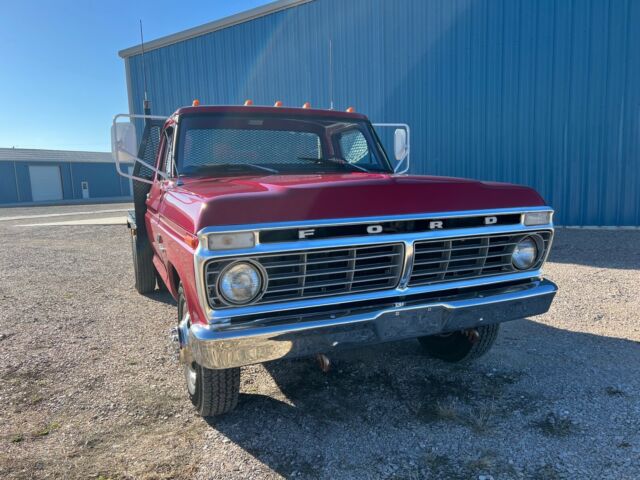 1974 Ford F350 (Red/Black)