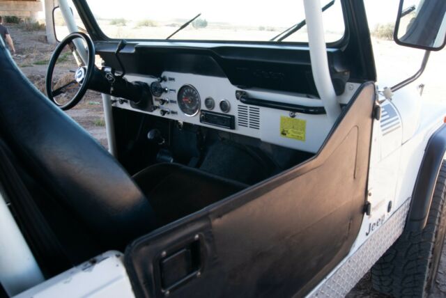 1980 Jeep CJ (White/Black)