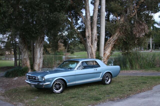 1966 Ford Mustang (Blue/Blue and White)