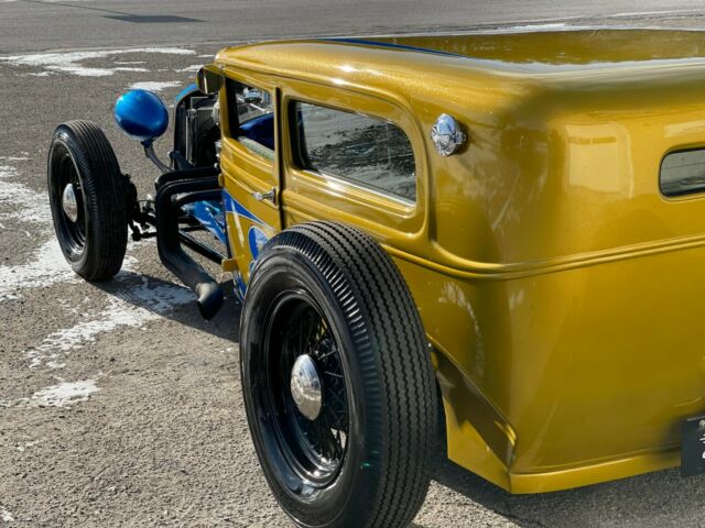 1929 Ford Model A (Gold/White)