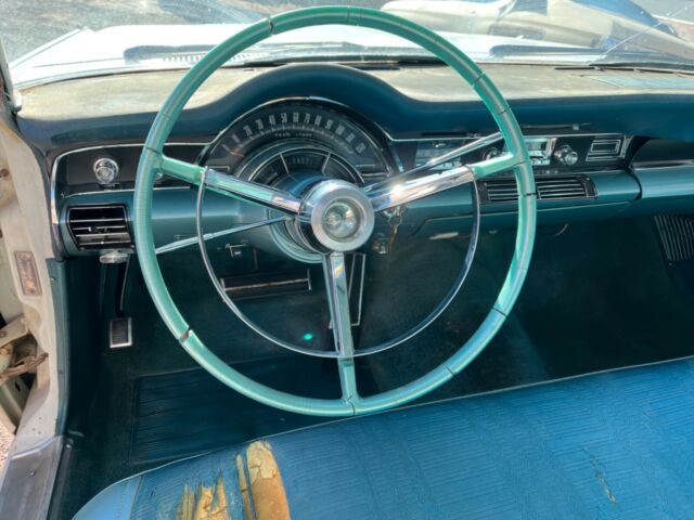 1966 Chrysler Newport (Blue/White)