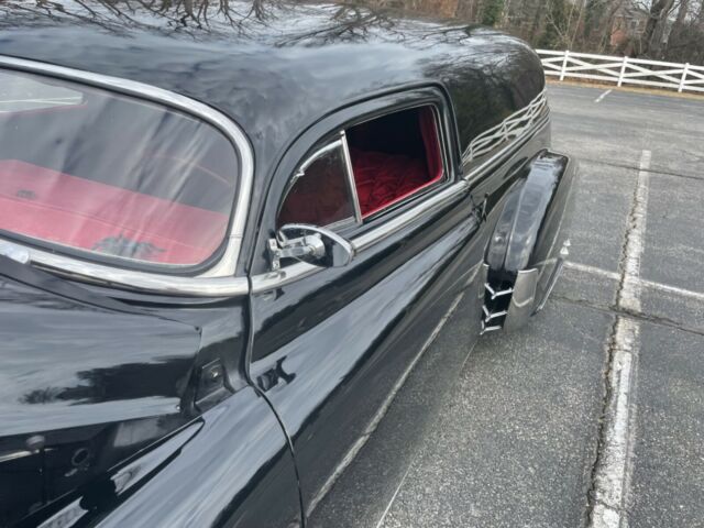 1949 Chevrolet Styleline Deluxe (Black/Red)