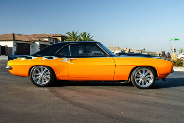 1969 Chevrolet Camaro (Orange/Black/Black)