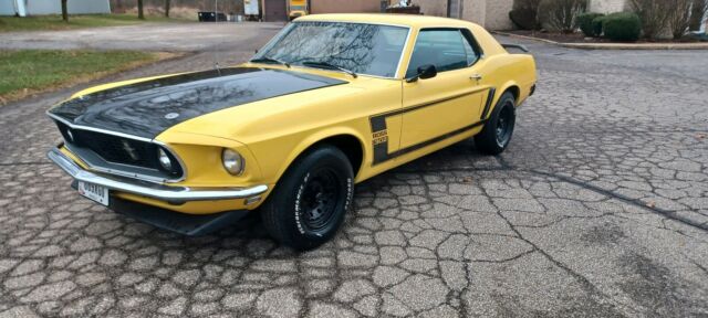 1969 Ford Mustang (Yellow/Red)