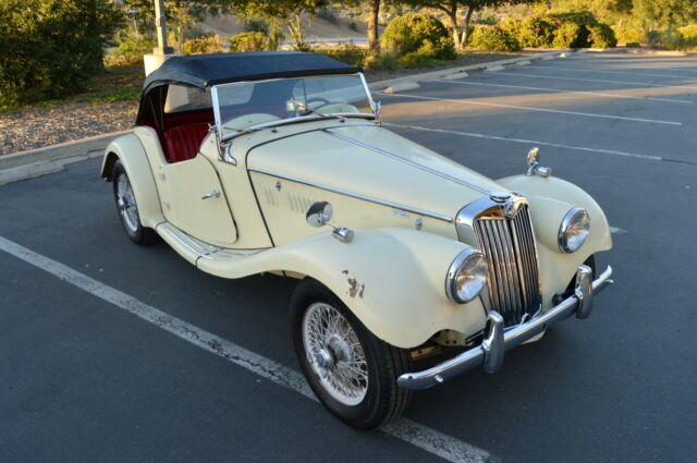 1955 MG T-Series (Yellow/Red)