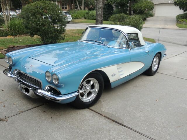 1961 Chevrolet Corvette (Blue/Blue)