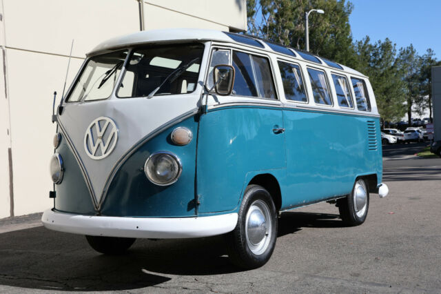 1966 Volkswagen Bus/Vanagon (Blue/Blue)