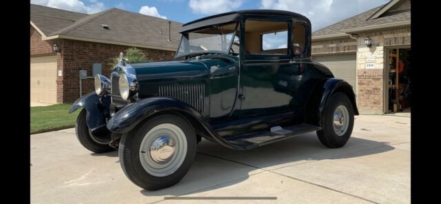 1928 Ford Model A (Blue/Black)
