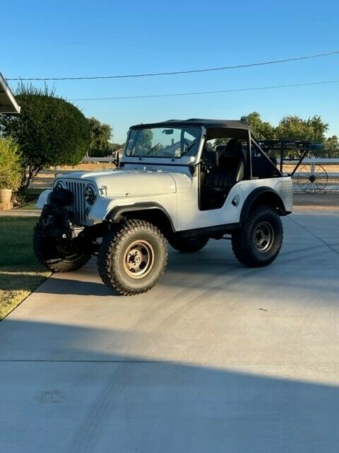 1963 Willys Custom 300 (White/Black)