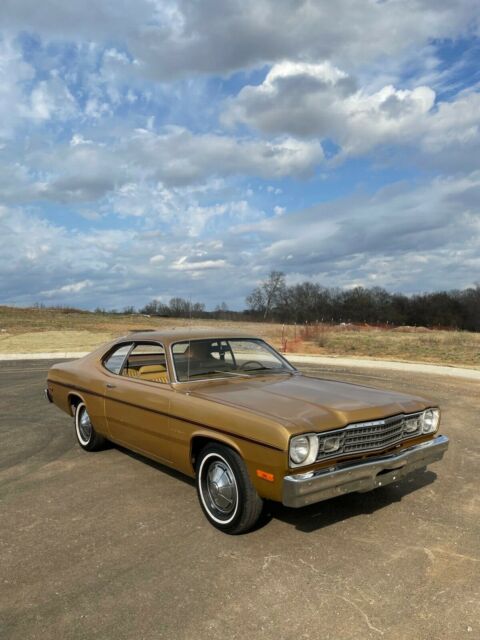 1974 Plymouth Duster (Brown/Black)