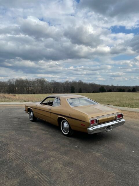 1974 Plymouth Duster (Brown/Black)