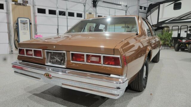 1979 Chevrolet Impala (Gold/Tan)