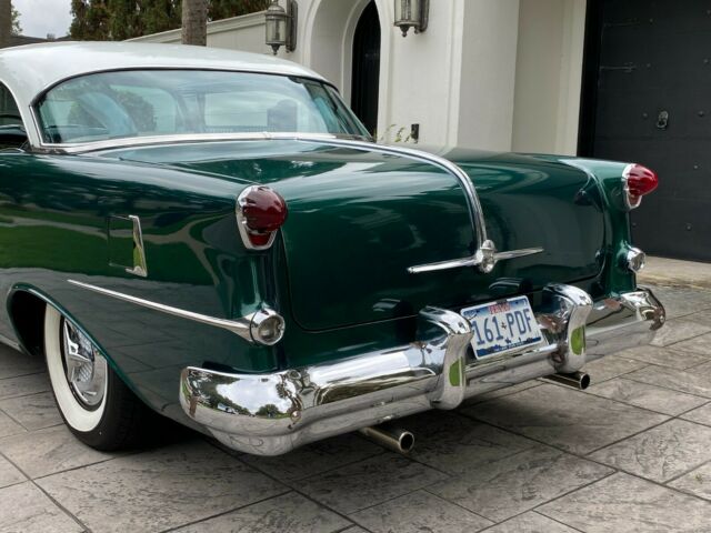 1954 Oldsmobile Ninety-Eight (Green/White/Green/White)