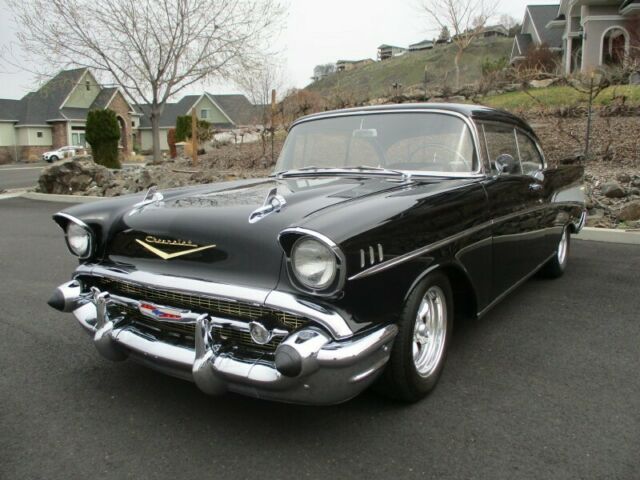 1957 Chevrolet Bel Air/150/210 (Beautiful Onyx Black/Black / Silver)