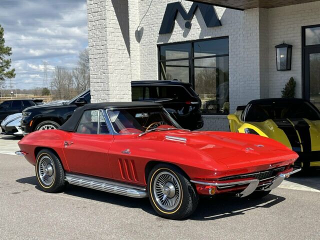 1966 Chevrolet Corvette (Red/Red)