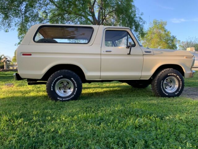 1979 Ford Bronco (Tan/Tan)