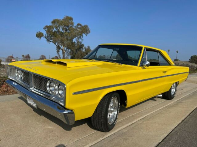1966 Dodge Coronet (Yellow/Black)