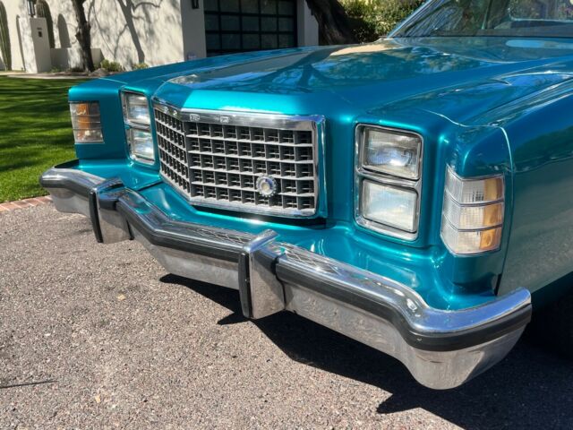 1977 Ford Ranchero (Blue/Black)