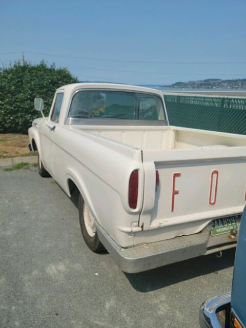 1962 Ford F100 unibody short box big back window (White/Green)