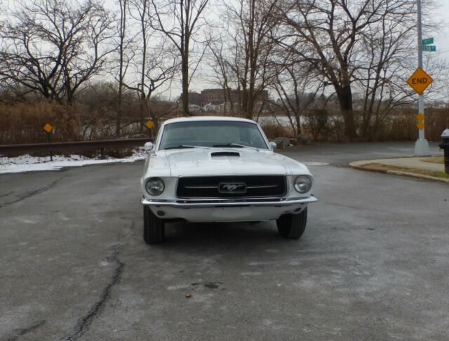 1968 Ford Mustang (White/Black)