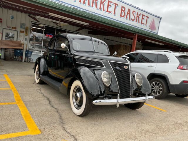 1937 Ford Coupe (Black/Black)