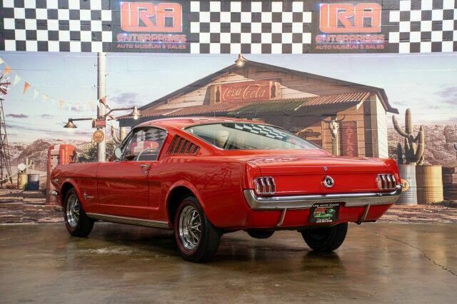 1965 Ford Mustang (Red/White)