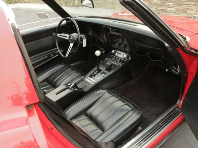 1969 Chevrolet Corvette (Red/Black)